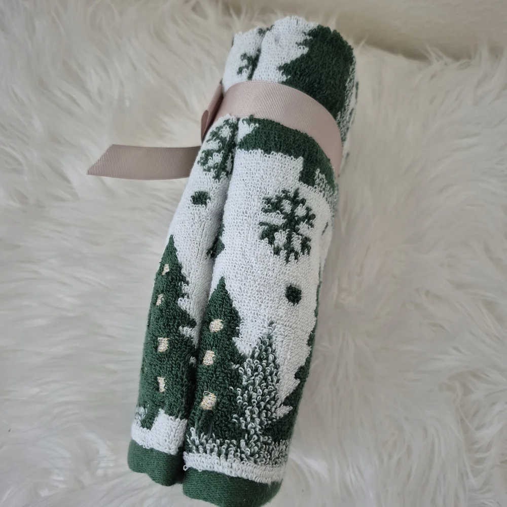 Deborah Conolly Christmas Green and White Hand Towels (set of 2pc)